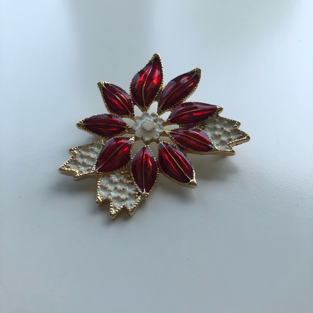 Poinsettia Christmas brooch✨